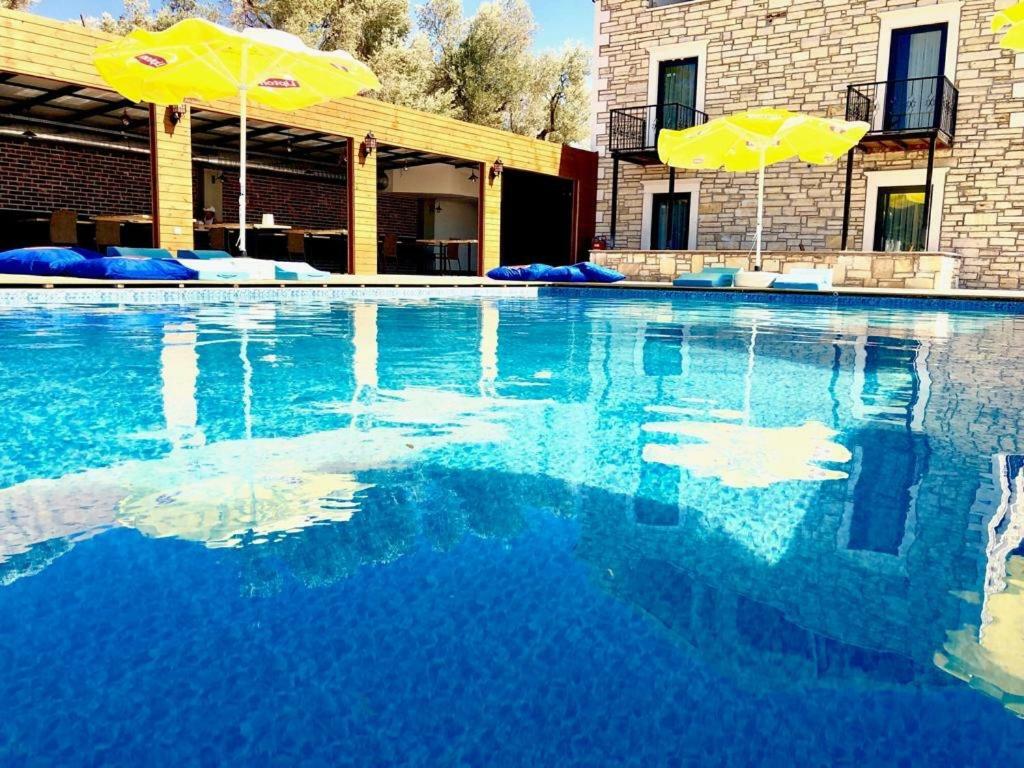 Victoria Hotel And Lounge Foca Exteriér fotografie