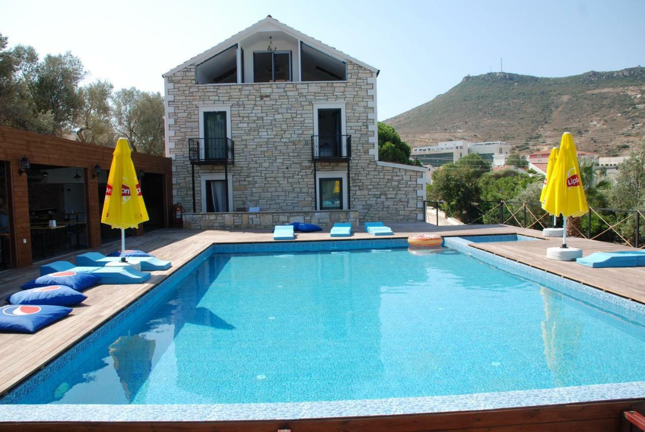 Victoria Hotel And Lounge Foca Exteriér fotografie